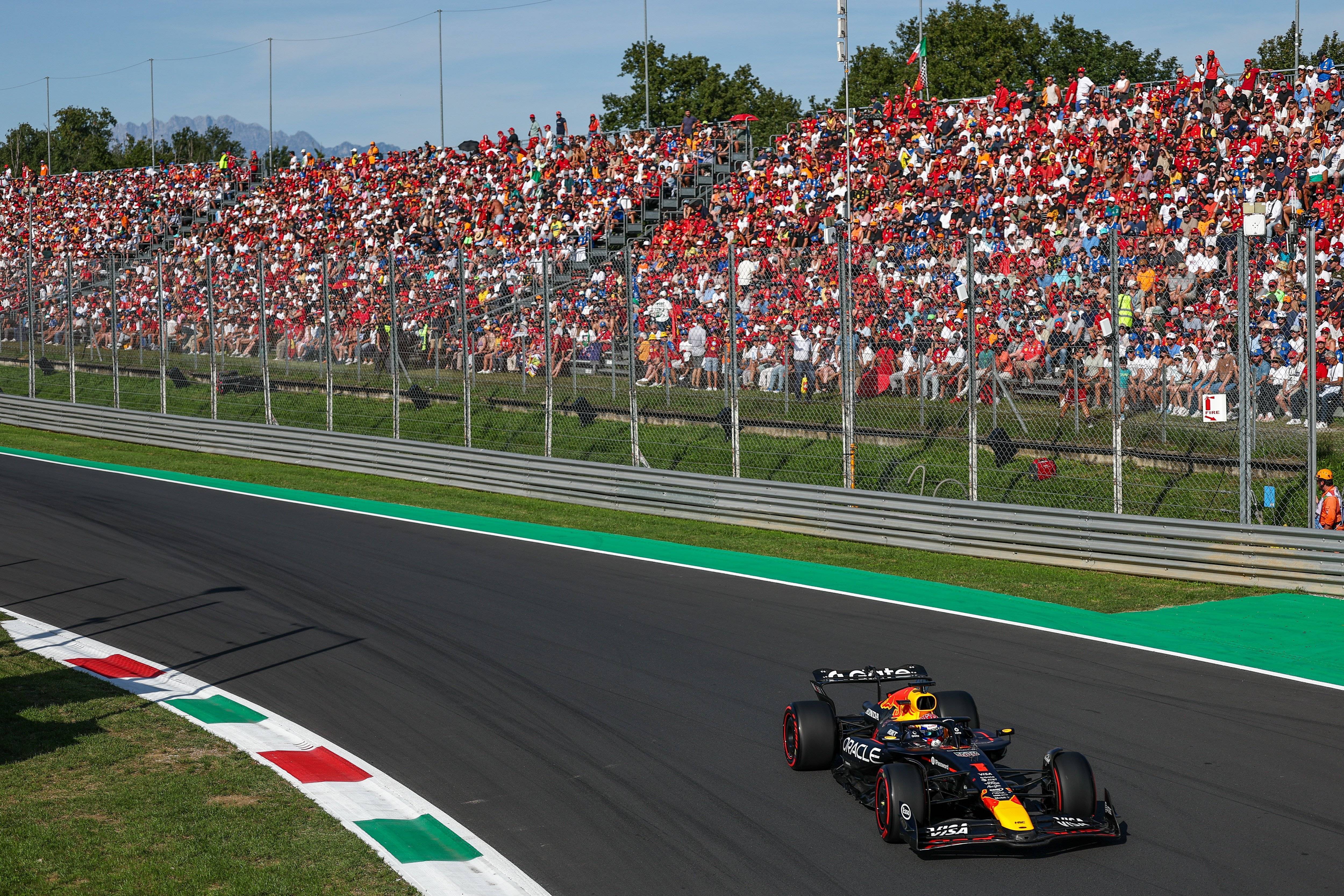 迈凯伦横扫红牛车队,拉塞尔惊艳四座 迈凯伦横扫红牛车队,拉塞尔惊艳四座