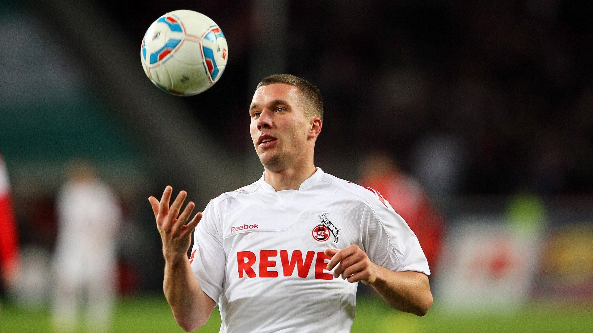 黄喜灿,从隐形人到关键先生,一个亚洲球员的欧冠逆袭