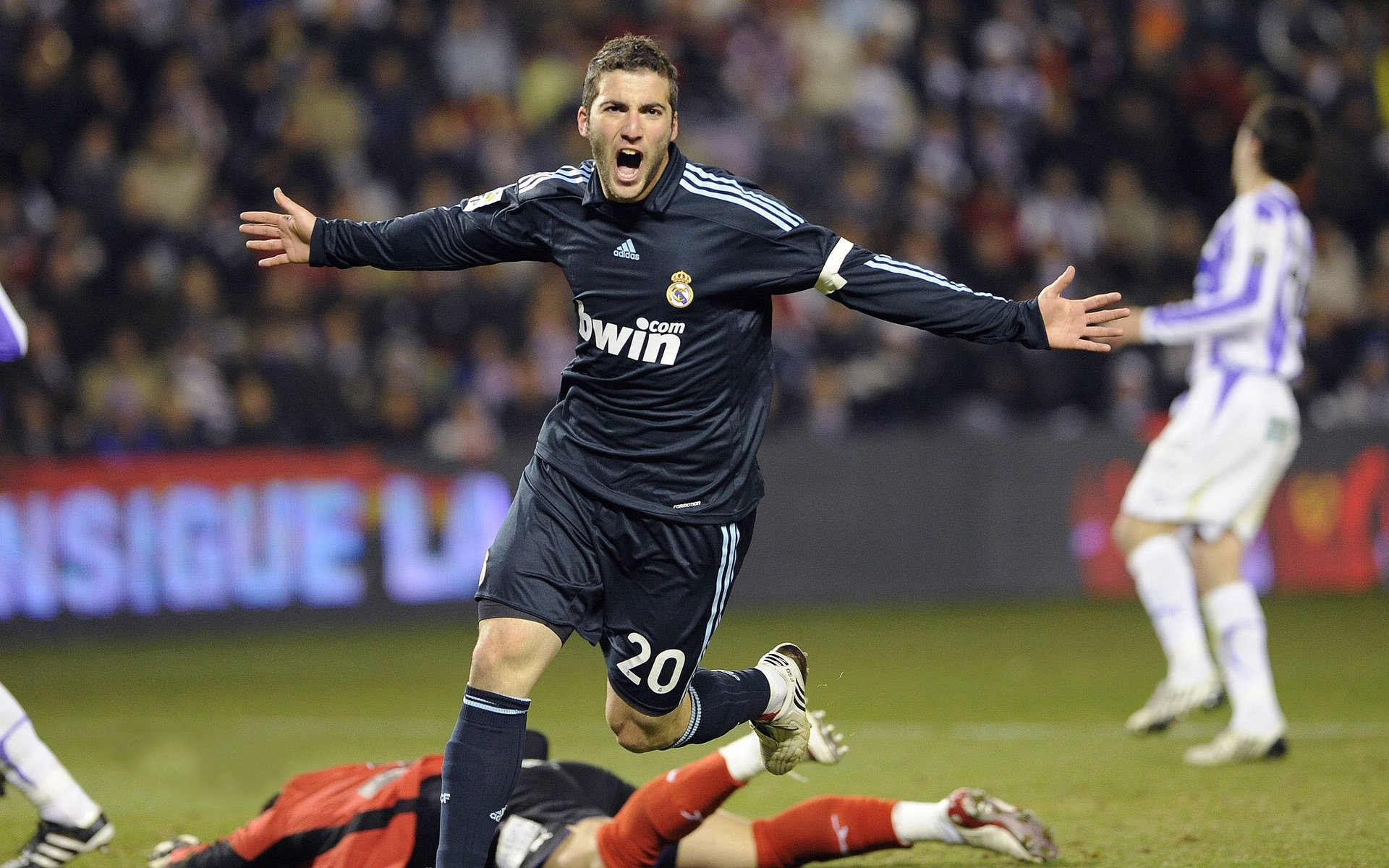 武切维奇,横扫之夜,他用笨功夫改写了CBA的傲慢与偏见